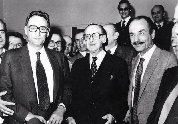 &Iota;&delta;&iota;&omega;&tau;&iota;&kappa;ή &tau;&eta;&lambda;&epsilon;ό&rho;&alpha;&sigma;&eta;: 27 &chi;&rho;ό&nu;&iota;&alpha; &phi;&alpha;&gamma;&omicron;ύ&rho;&alpha; (2)